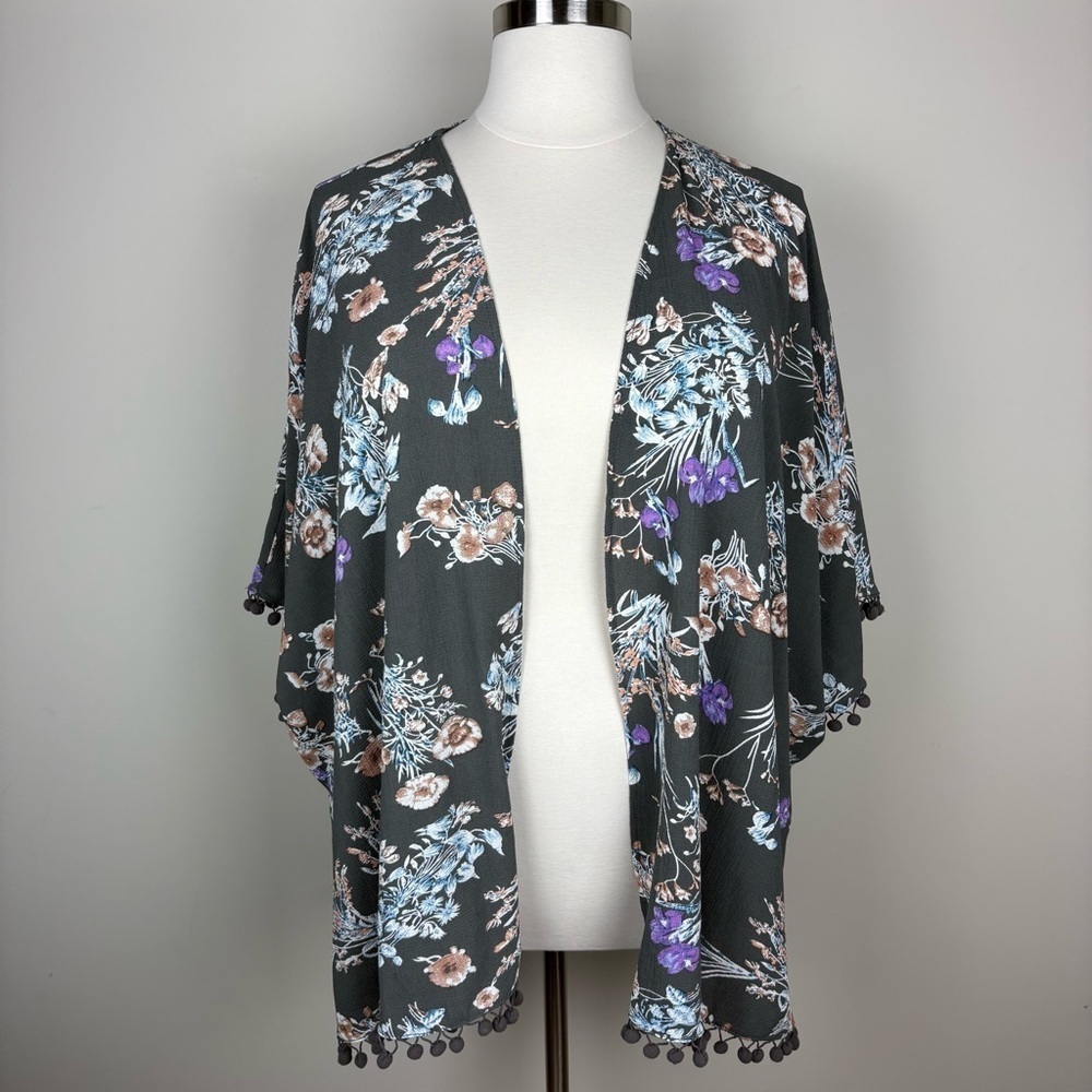 Umgee Gray Floral Print Open Front‎ Kimono Wrap Boho Sz M/L Pom Pom Fringe Flowy